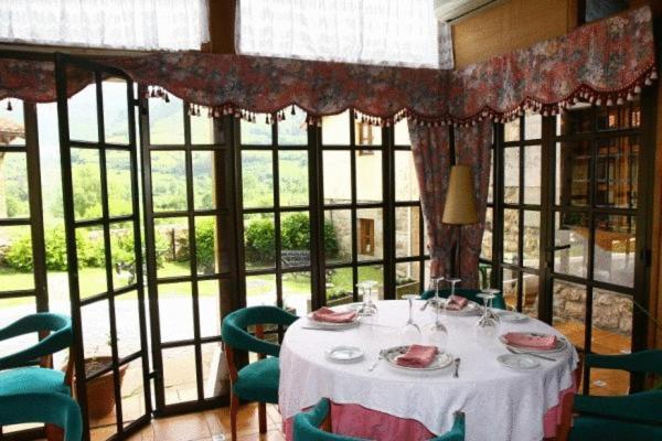 Hotel Posada Del Pas Ontaneda Bagian luar foto